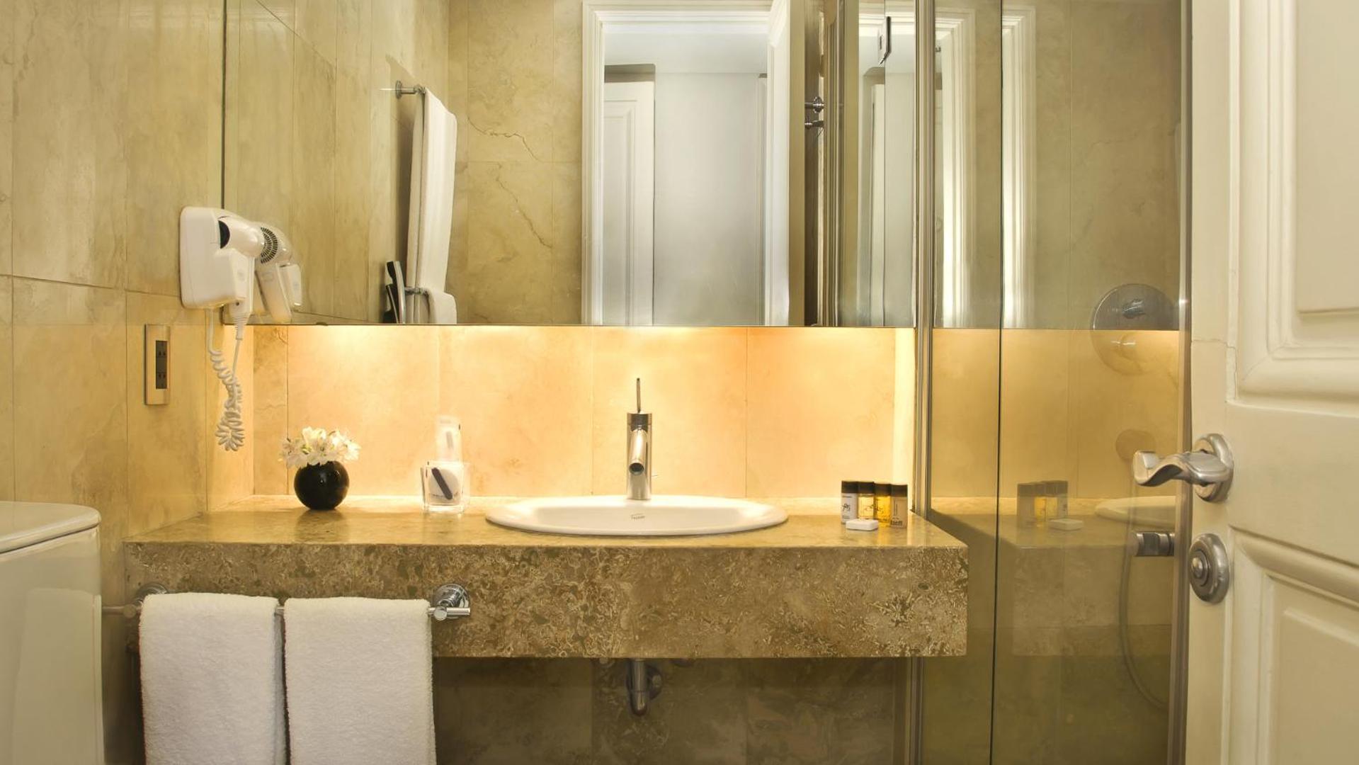 725 Continental Hotel Buenos Aires Exteriör bild Bathroom